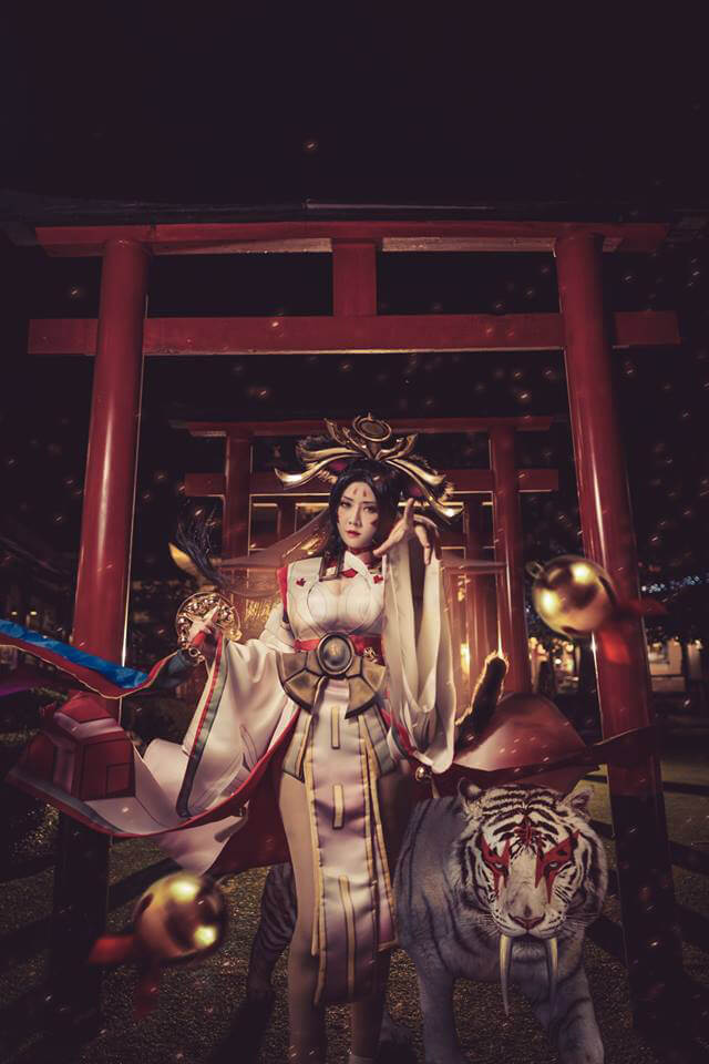 Gorgeous Miko Arum cosplay from Thailand 1